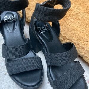 Black Women's 4” heels 
Size 6